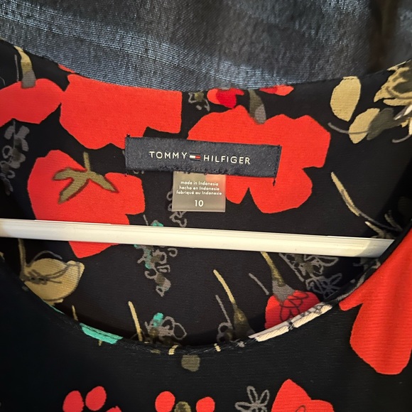 Tommy Hilfiger floral dress ruffled bottom - Picture 4 of 4